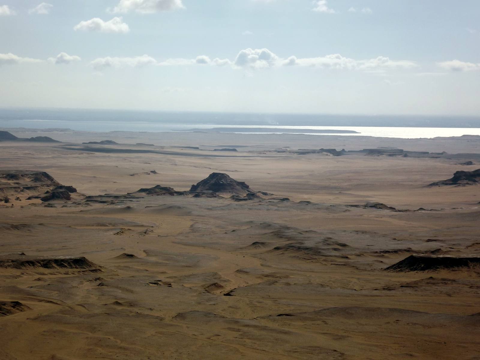 The shore of Lake Qarun in the Fayoum oasis